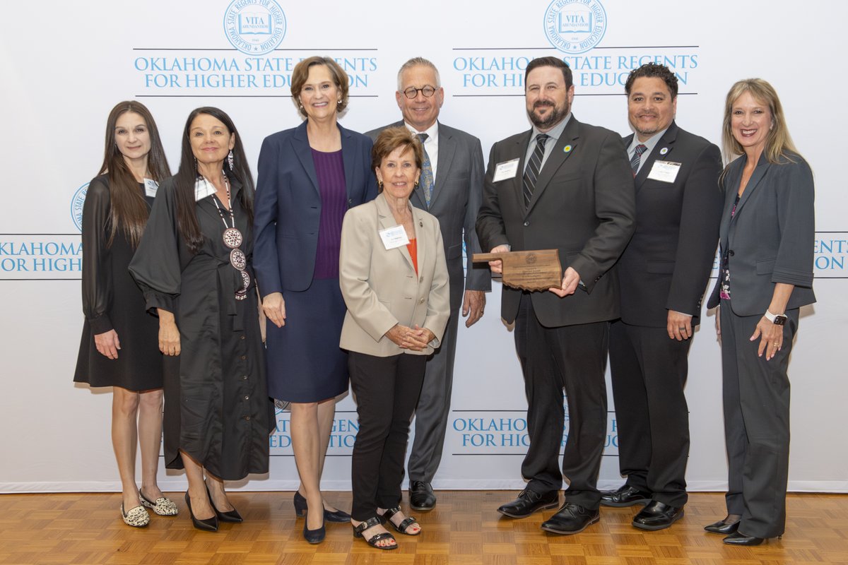 The State Regents recently presented @SE1909 and @choctawnationOK Small Business Development with a Business Partnership Excellence Award for their joint work to build economic growth. Read about this innovative partnership: tinyurl.com/yzjtsu7t #OKHigherEdWorks