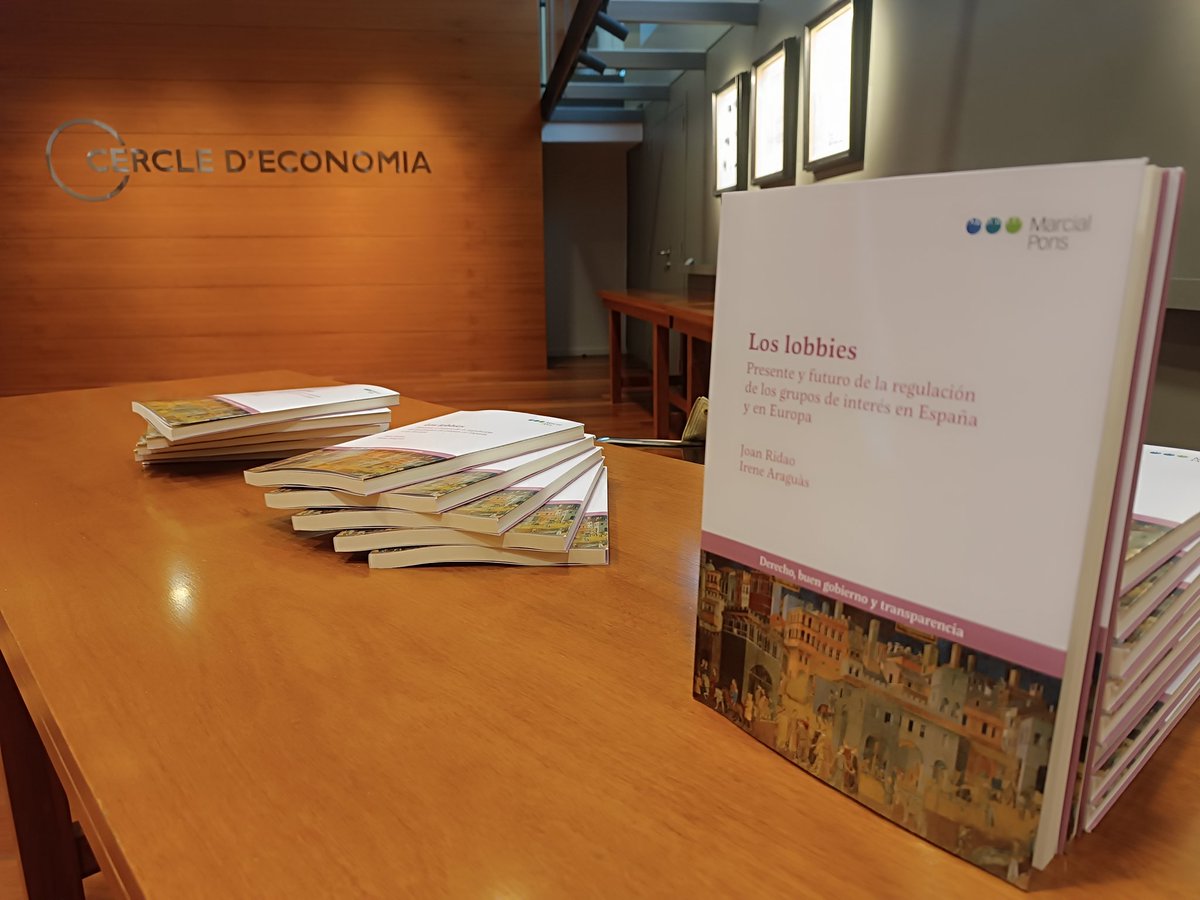 Todo preparado ya en @CdEconomia, a punto de presentar el libro sobre lobbies, con los autores @Joanridao e Irene Araguàs, y con @estherveraARA. @marcialpons @JuliPonceSole1 @germanteruel