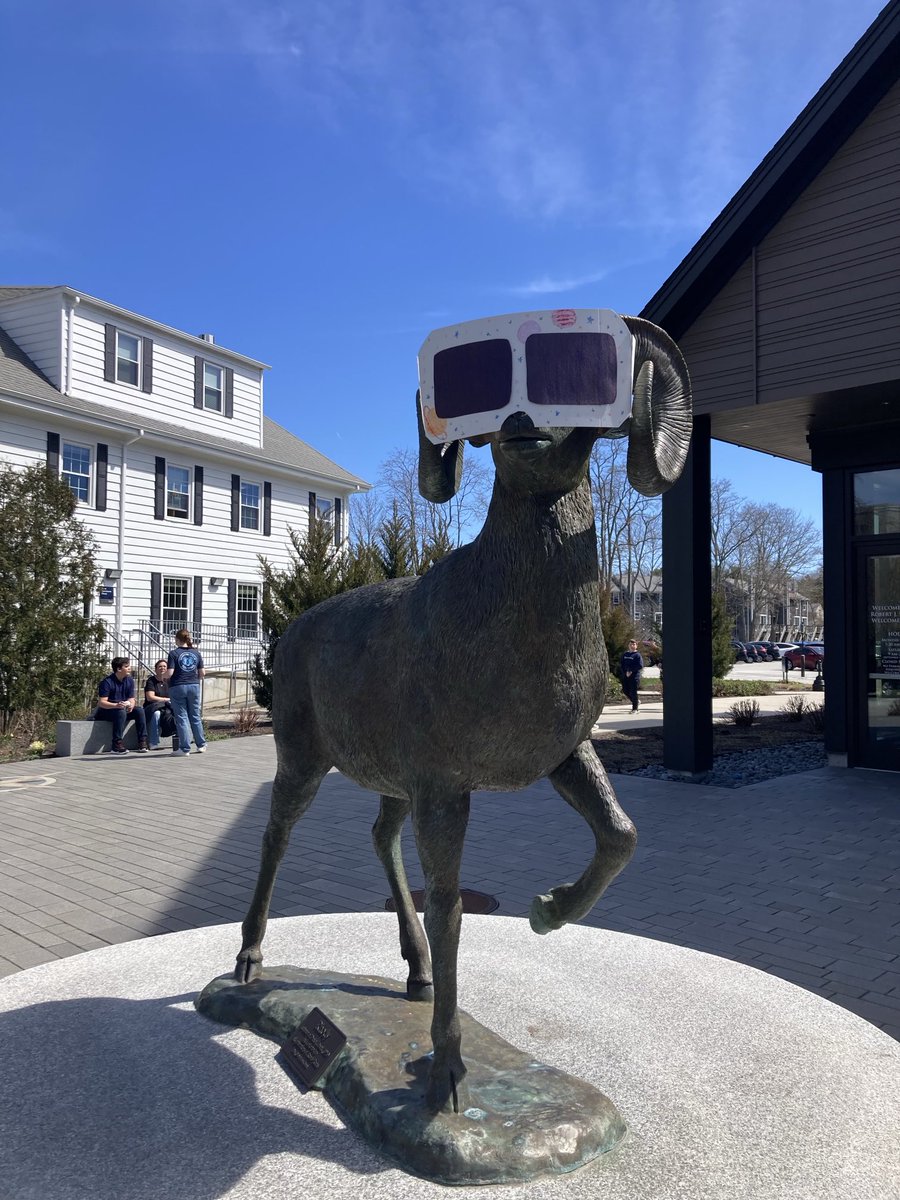 Happy solar eclipse ⁦<a href="/universityofri/">URI</a>⁩ Great event on quad this afternoon hosted by ⁦<a href="/UriPhysics/">Department of Physics, University of Rhode Island</a>⁩ - food, free glasses &amp; more- Go Rhody!