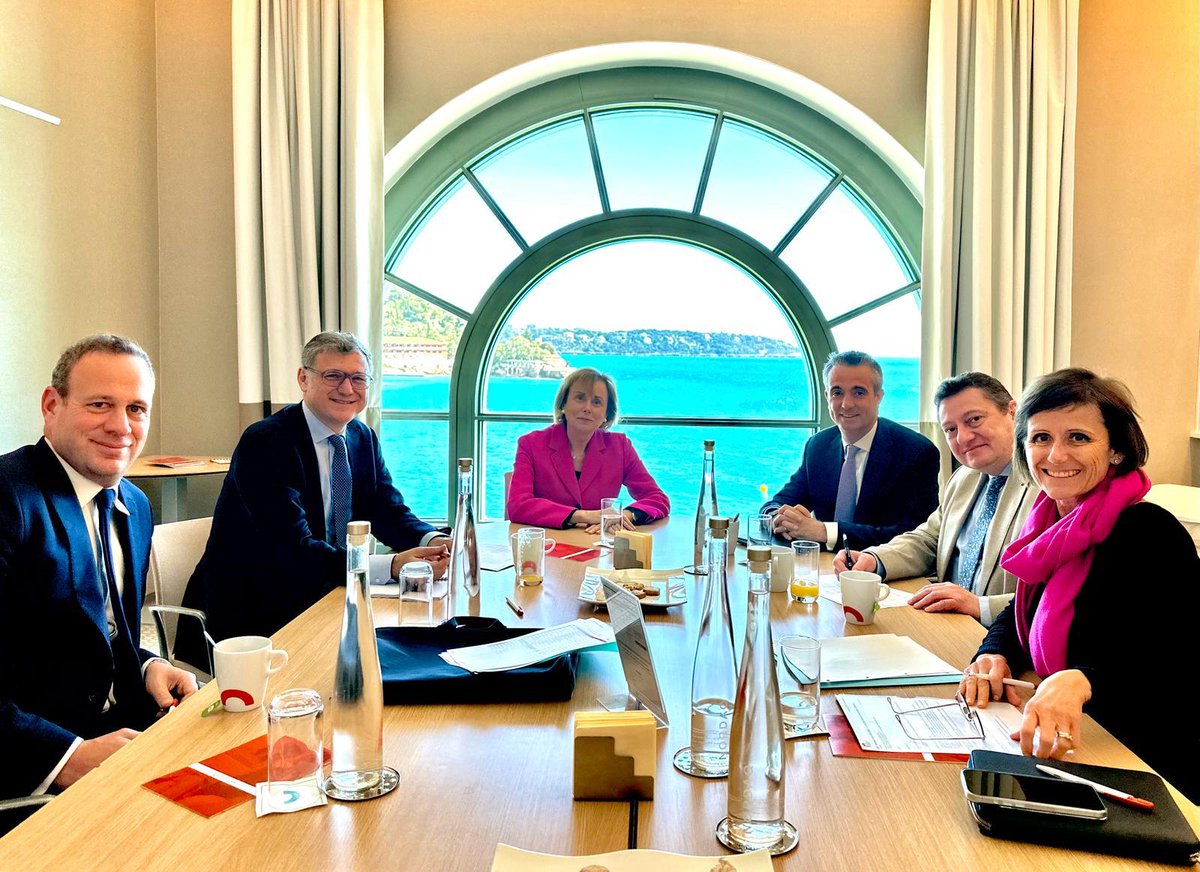 En marge de la conférence diplomatique, réunion de travail fructueuse en compagnie de @FredGenta, du @MEB_Monaco et de l'Ambassadeur de Monaco au Royaume-Uni, en vue de préparer de futures missions économiques et de promotion de la Principauté de #Monaco à l’étranger