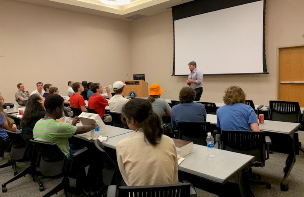 In addition to summer schools, the QSC offers workforce development activities like visits to @ORNL for local schools to provide insights into #quantum career paths. #WorldQuantumDay @Webbschoolknox visit: bit.ly/41JDJtj @UTKnoxville visit: bit.ly/3q7GYhu