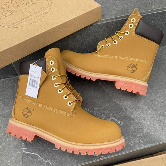 Teeniiola's tweet photo. Be honest, who made this Timberland popular? https://t.co/D8hFd312pM