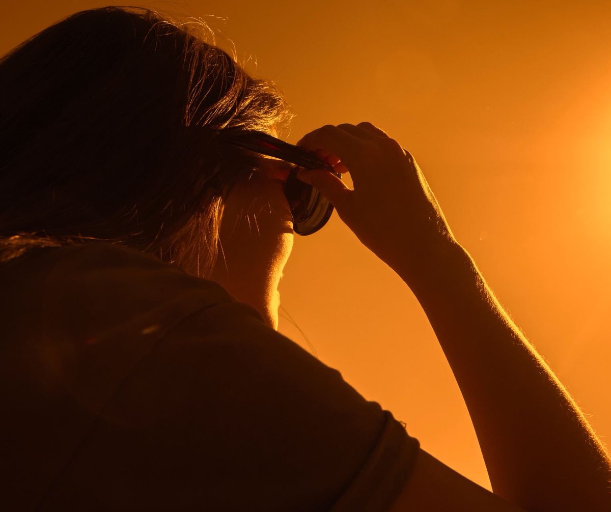 SyykoNT's tweet image. Looking at a solar eclipse without the protection of filters can cause permanent and irreversible eye damage.