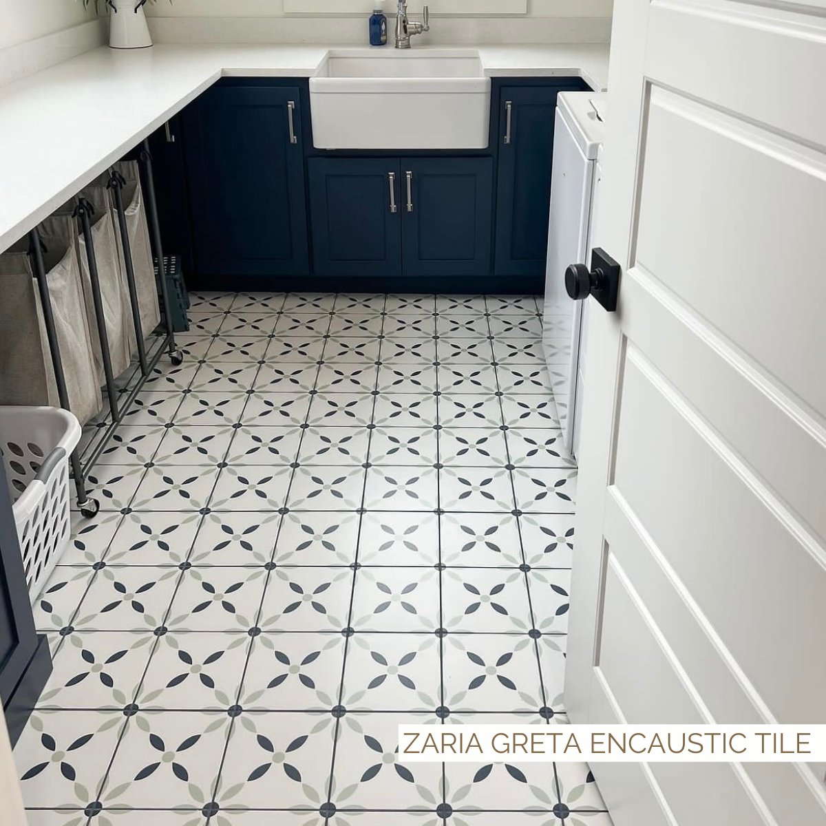 Laundry day just got stylish with Zaria Collection's Greta Encaustic Tile 🌼. Pristine white, blue, and gray florals transform your space. Who said laundry rooms can't be chic? msisurfaces.com/porcelain-zari…

Designer: @coverings_idaho
