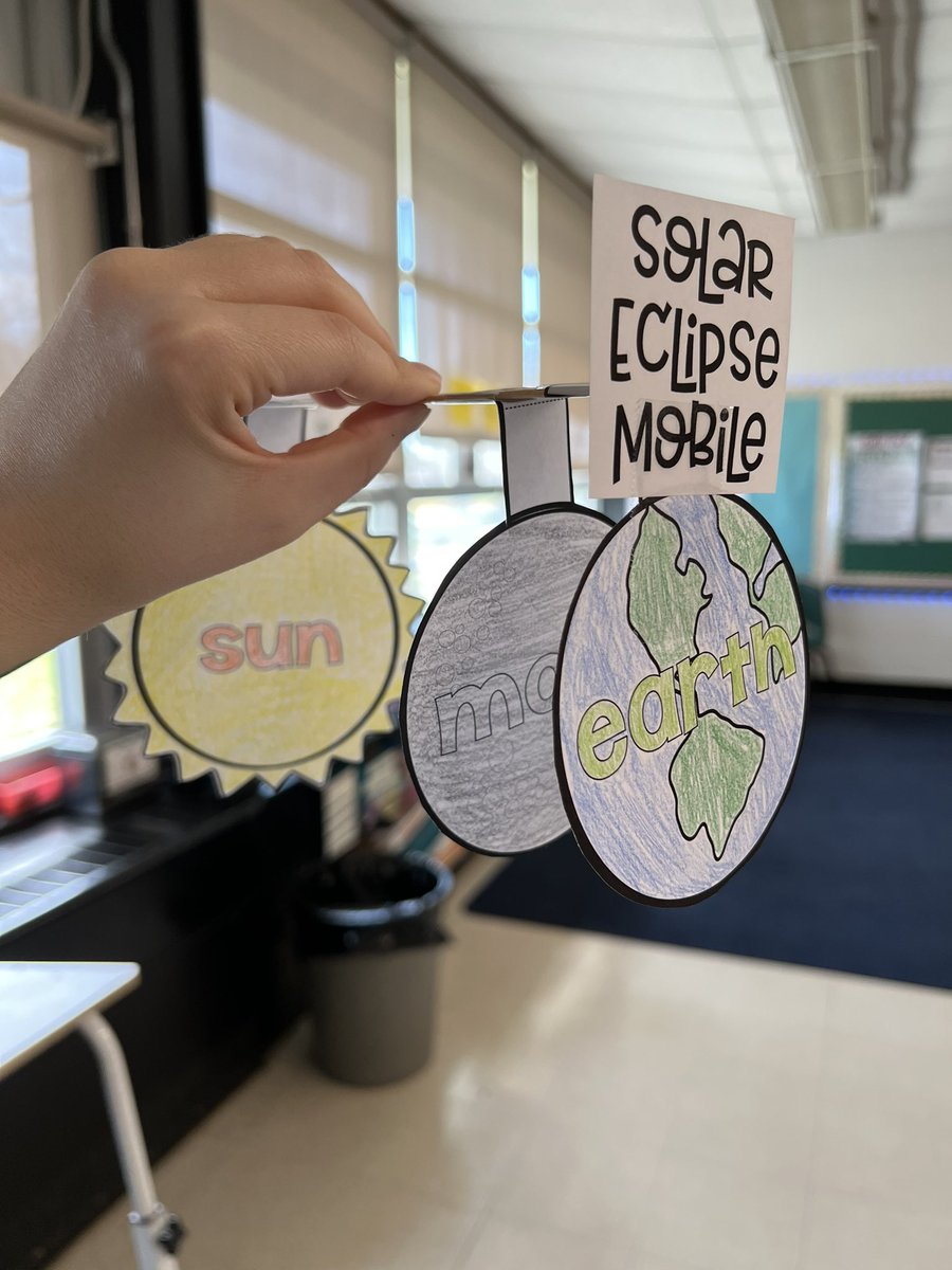 Today we made solar eclipse mobiles in class to learn about the solar eclipse! ☀️🌘🌎