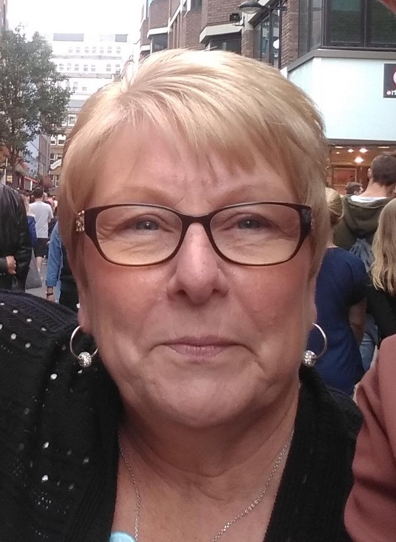 A Black Country grandmother credits a home #bowelcancer test kit for saving her life. Catherine Wigley, 67, took a Faecal Immuochemical Test after she noticed a change in her bowel habits. Read more about Catherine's story on our website ➡️ bit.ly/3PVHaK9