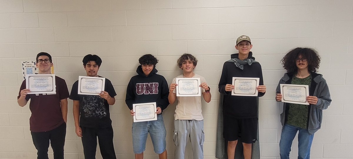 AutoHarlan's tweet image. Auto Tech 1 students showing off their ASE 609 certifications. 609 is a program established for A/C refrigerant recovery & handling. It was created by the EPA in conjunction with ASE. #NISDSuperiorCTE @NISDHarlan