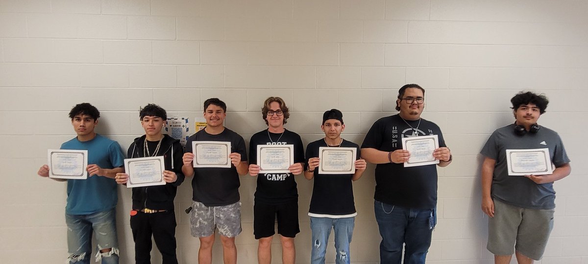 AutoHarlan's tweet image. Auto Tech 1 students showing off their ASE 609 certifications. 609 is a program established for A/C refrigerant recovery & handling. It was created by the EPA in conjunction with ASE. #NISDSuperiorCTE @NISDHarlan
