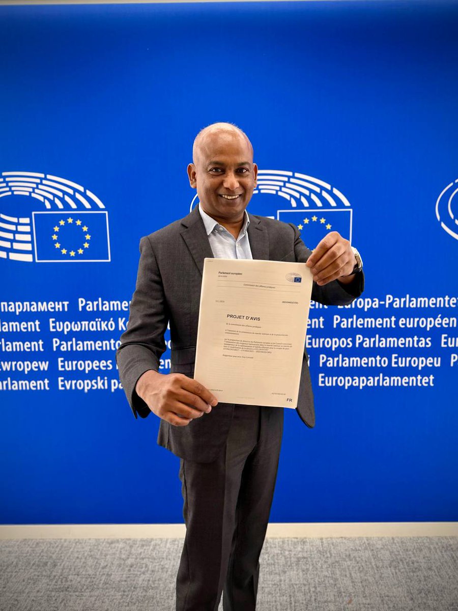Guy_Lvt's tweet photo. Ce lundi 8 avril, j’ai présenté à mes collègues de la commission des lois (@EP_Legal) mon projet de rapport sur les ingérences étrangères.📄🇪🇺

À travers ce texte, j’amorce la lutte contre l’influence de puissances malveillantes envers l'UE💪🛡️
À revoir 👉 https://t.co/703RSbwuMY https://t.co/yXkoqKaKeM