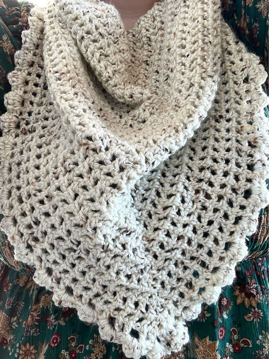With #spring here, elevate your wardrobe with this stylish triangle scarf! buff.ly/43MkOk9 
.
.
.
.
.
#handmade #shopsmall #smallbusiness #yarnaddict #style #instacrochet #summer #instagood #makersgonnamake #crochetdesign #beautiful #crocheter #crochetersoftheworld