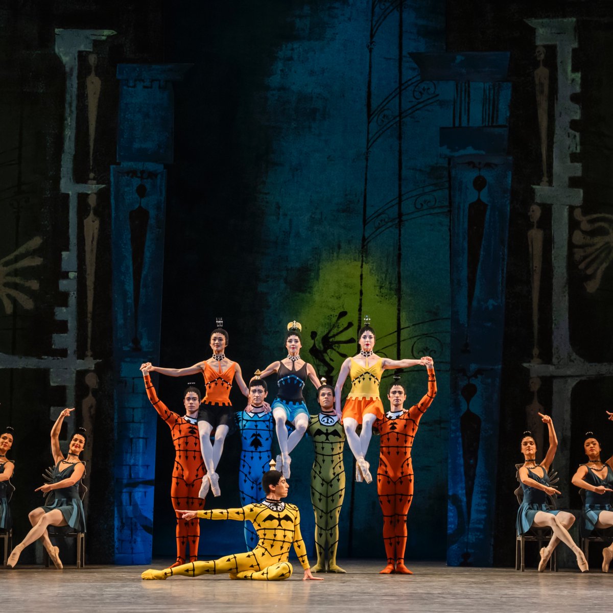 From a kaleidoscopic abstract ballet to a poignant elegy, celebrate Kenneth MacMillan’s endless invention 🩰 There are just two performances left of Danses concertantes / Different Drummer / Requiem - don't miss out on seeing three unique works: bit.ly/4bAXRUz