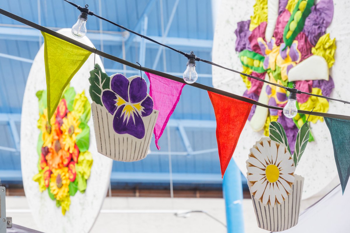 Who else loves the artwork put up for the @afoodfestival every year in Abergavenny Market Hall? The 2024 decorations have just been installed, celebrating the theme of edible flowers. Can't wait to head over and see them for ourselves! #lovemonmouthshire