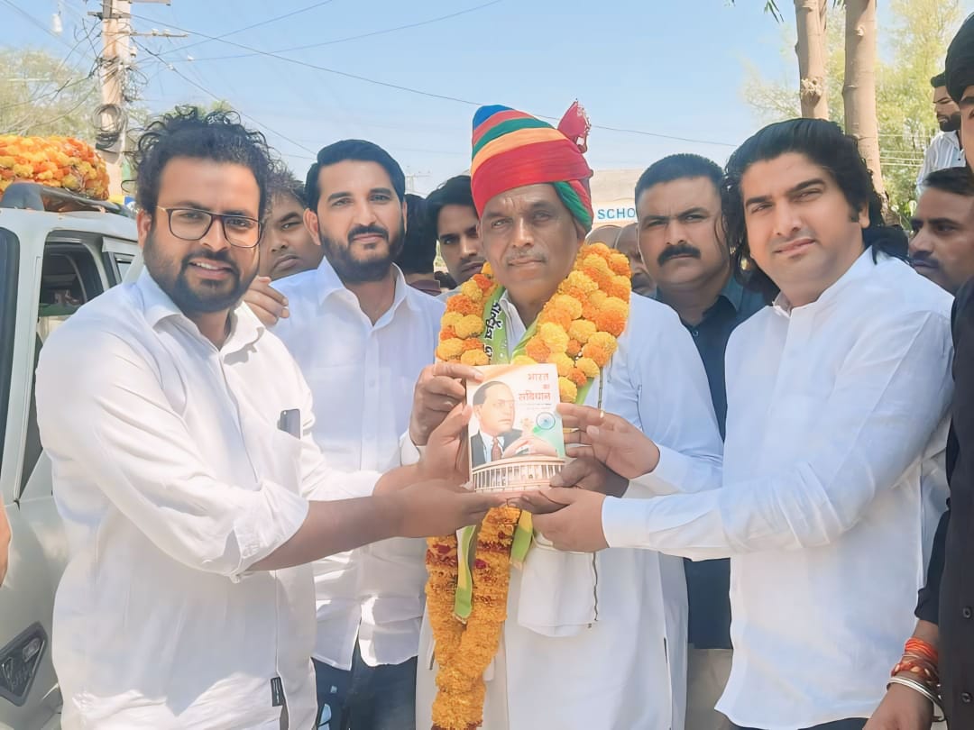 surendrak9462's tweet photo. संघर्ष के साथी,नीमकाथाना @RLPINDIAorg से विधायक प्रयाशी रहे बडे़ भाई श्री राजेश जी भाईडा व @Geegrajjorli ने भी अपना समर्थन पूरी टिम के साथ सीकर के राम श्री @comredamraram जी को दे दिया हैं आज कार्यकर्ता के साथ माला,साफा पहनाकर मान सम्मान के साथ  तन-मन-धन से साथ निभाने के दावे 1+ https://t.co/Sj7jtz5c5s