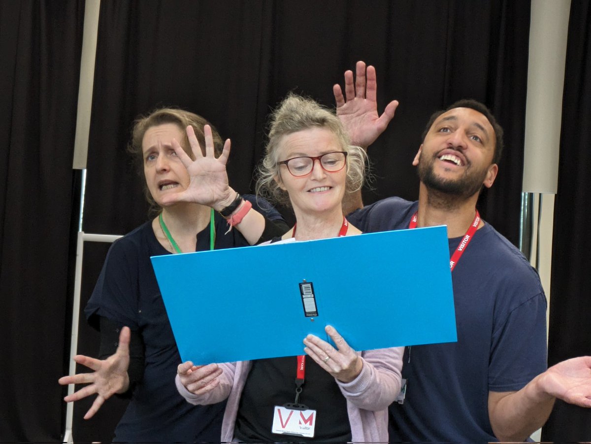 I'm excited todirect these three brilliant actors <a href="/JodyanneFR/">JodyanneFR</a> @elliotmcmillan <a href="/SaraGreen/">Sara Green</a> in a staged reading of my debut play, 'Fresh Knickers &amp; a Gin &amp; Tonic' with the amazing support of @Delectable81 #mercurytheatre