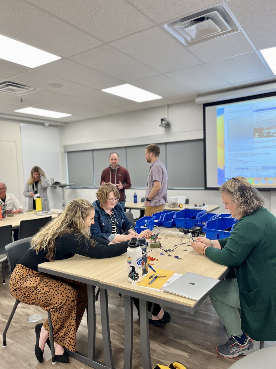 IU13EdTech's tweet image. We’re excited to get the creative juices flowing with educators from all over the region at today’s #PACreateCon!