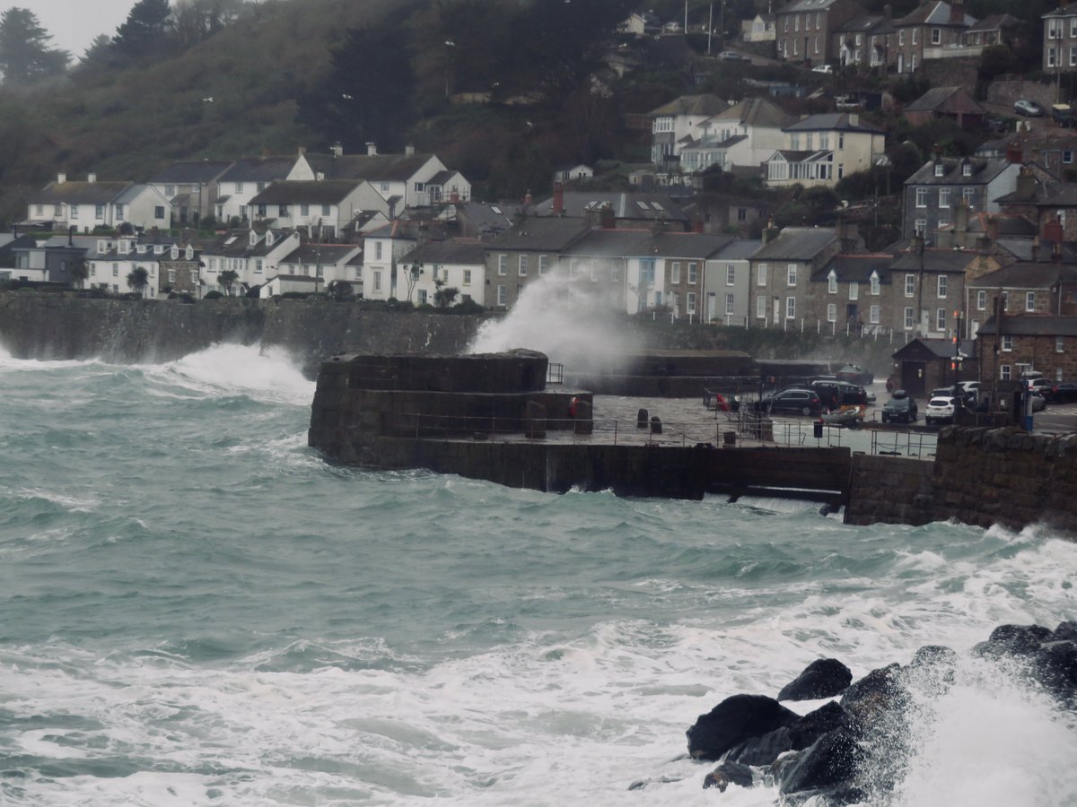 Storm Kathleen coinciding with high tide at Mousehole harbour… plenty of drama, and salt and seaweed in the air.
#StormKathleen #Mousehole #Cornwall #WeatherWarning