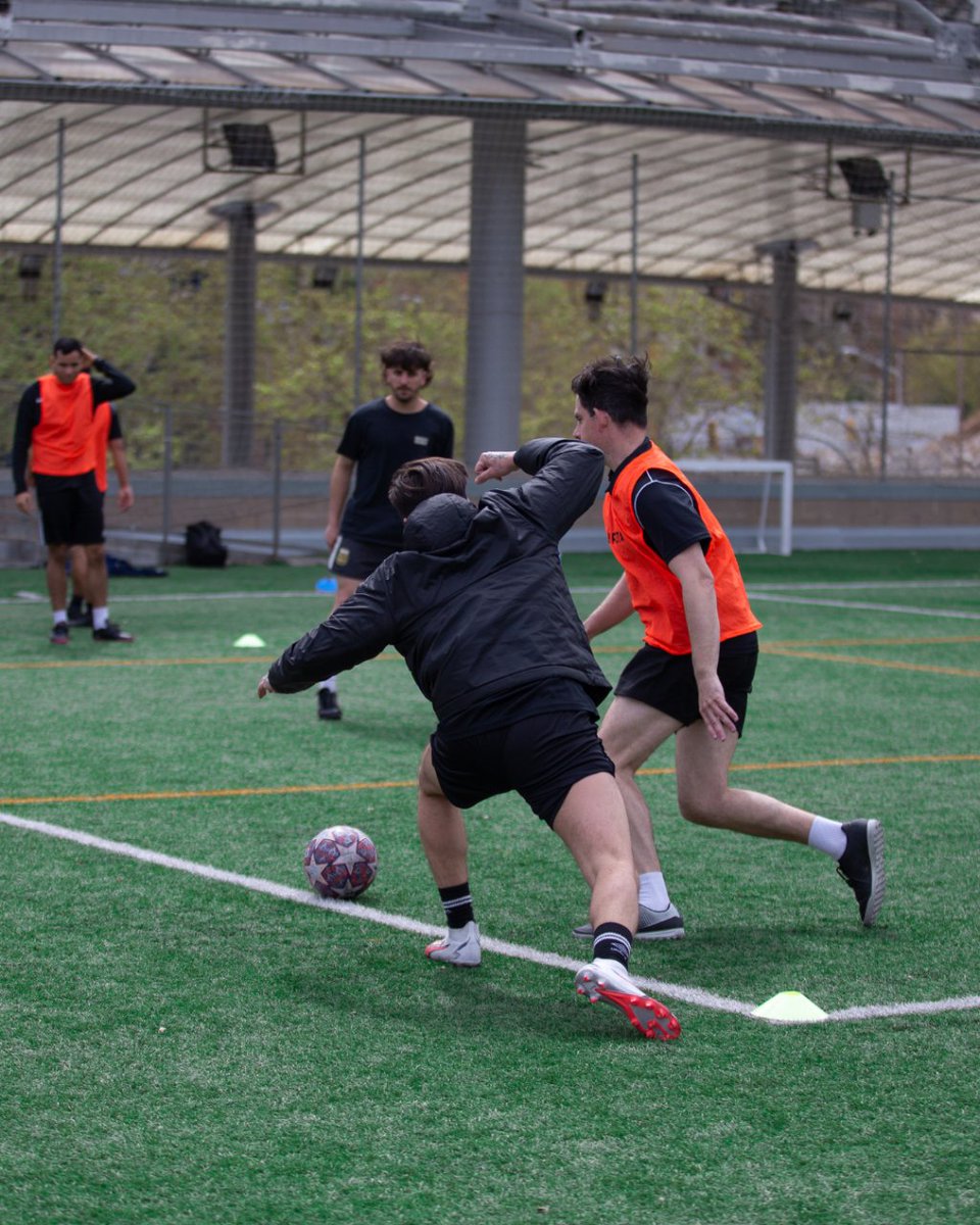 ¡Primera sesión práctica realizada con los alumnos del Máster en Fútbol de Alto Rendimiento para aplicar en la cancha las estratégias didácticas que hemos visto en clase! 🙌