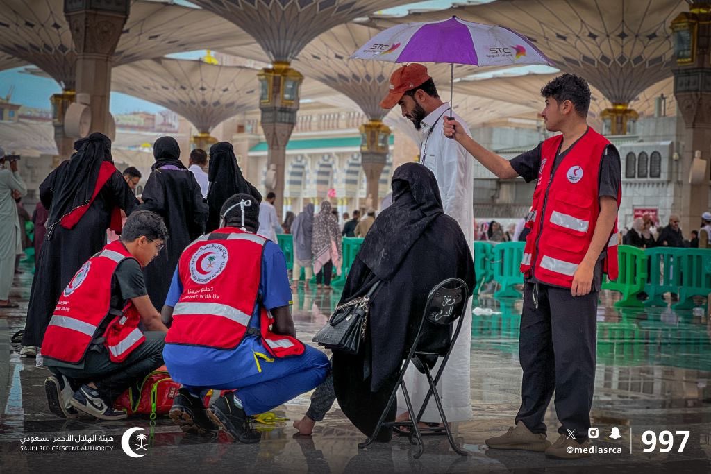 alowaisjalal's tweet photo. ٣٠ يوم من الاحسان للإنسان 
جسدها #سفراء_الحياه و #سفراء_العطاء

بشغف 
كانوا اقرب لأرواح ضيوف الرحمن 
ليتفرغوا وينعموا بتأدية نسكهم 

هيئة #الهلال_الاحمر_السعودي 
من #مملكة_الانسانية https://t.co/6NFCI2cWSo