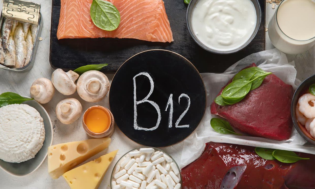 La vitamina B12 se obtiene unicamente de dos fuentes dietarias principales: 
- Alimentos de origen animal
- Alimentos fortificados con B12

Pero, ¿Es el bajo o nulo consumo dietético de unica causa de deficits?