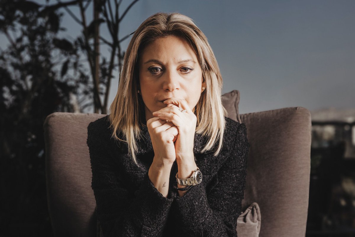 w1qRzns6NiIMv9e's tweet image. ΜΑΡΙΑ ΚΑΡΥΣΤΙΑΝΟΥ:"Θα το τραβήξω μέχρι τέλους και θα κερδίσω γιατί μόνο αυτό μου έχει απομείνει πλέον.Η ζωή μου είναι αφιερωμένη μόνο σε αυτό και το κάνω με τέτοιο τρόπο που θαρρείς πως έχω πάρει μια πολύ μεγάλη ανάσα και τρέχω και η επόμενη ανάσα θα είναι όταν έρθει η δικαίωση.