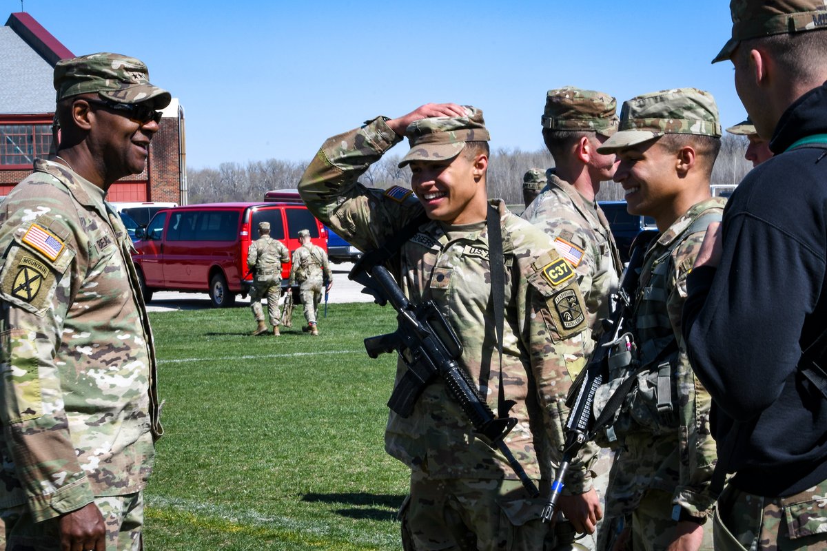 Last Saturday, @UnivOfKansas Army ROTC hosted the 28th annual Ranger Challenge competition at @FortLeavenworth. LTG Milford H. Beagle, Jr., CAC CG, attended to observe and present checks to JROTC cadets who won ROTC scholarships. 💪 @PeteTweets453