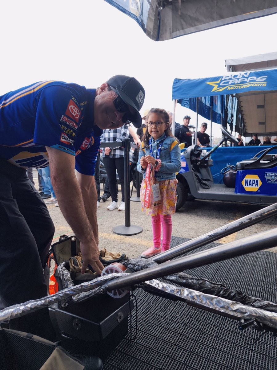 It’s always a good day when you get to pack the chutes with @RonCapps28 😎 @theNAPAnetwork • @ToyotaRacing • @SimpsonRacing • @NHRA