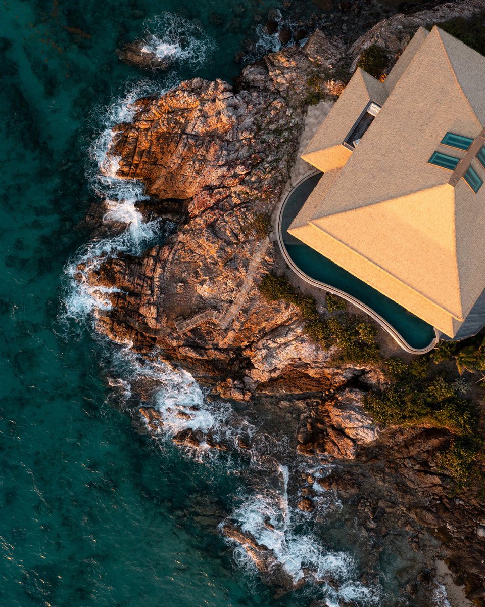 Some say heaven doesn't exist, but Headland House at The Branson Beach Estate does. 🕊️ Discover our secluded spot on Moskito Island in the BVI - bit.ly/4ckUb9F #VirginLimitedEdition #BVITourism #MoskitoIsland #Caribbean #LuxuryTravel