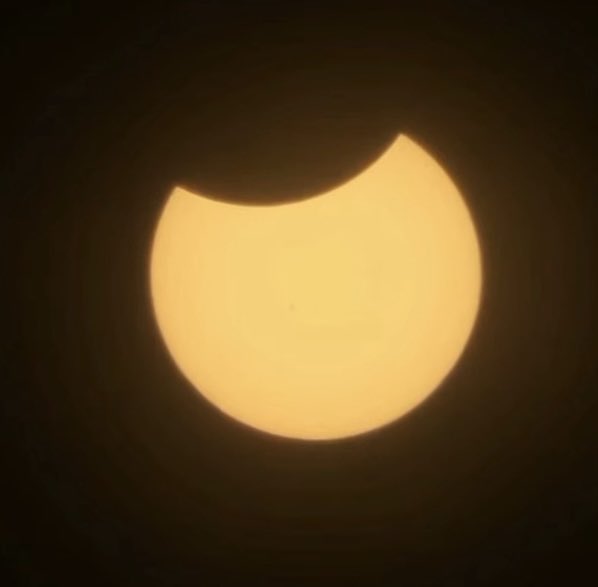 Axieeh01's tweet photo. The eclipse looking very familiar... #BENDY #Eclipse #EclipseSolar @themeatly https://t.co/yDsvGFZ9ou