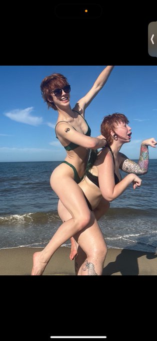 3 pic. haha nice @SkylarShark https://t.co/hX4qNuEzp1
