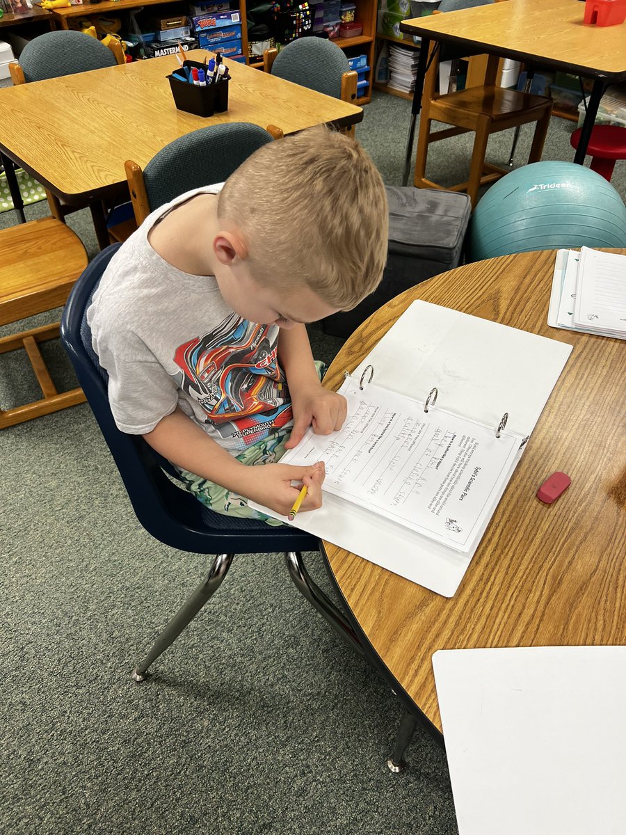 First graders in Mrs. Smith’s room are thinking hard about comparing attributes by using alike and different!  <a href="/AESstars/">Auburn Elementary</a> <a href="/MCPS_VA_Gifted/">MCPS_VA Gifted</a>