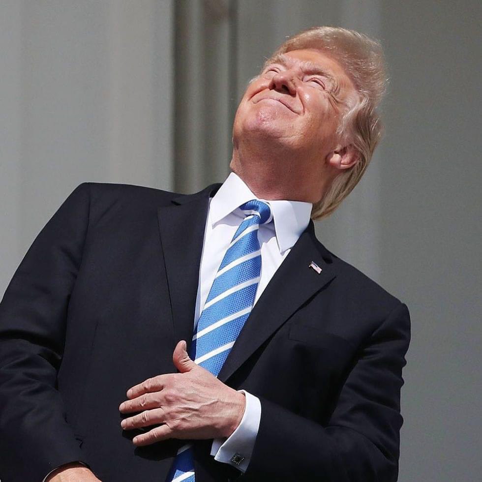AkeemjWells's tweet photo. SCIENTISTS: Don’t look at the eclipse without glasses! You could damage your eyes even if it’s a partial eclipse 

Me: Looks directly at it without giving a fuck because tiktok said I’d get super powers today 🥴😂 
#Eclipse #Eclipse2024 #trump #tiktok https://t.co/7YLSBRg1vd