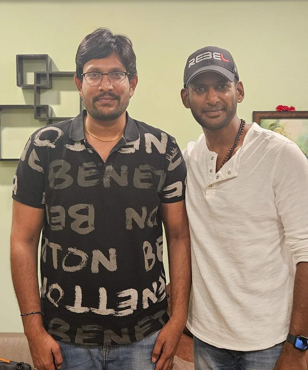 . @VishalKOfficial Anna's #Rathnam promotions are about to gearup
#Rathnamreleaseingonapril26