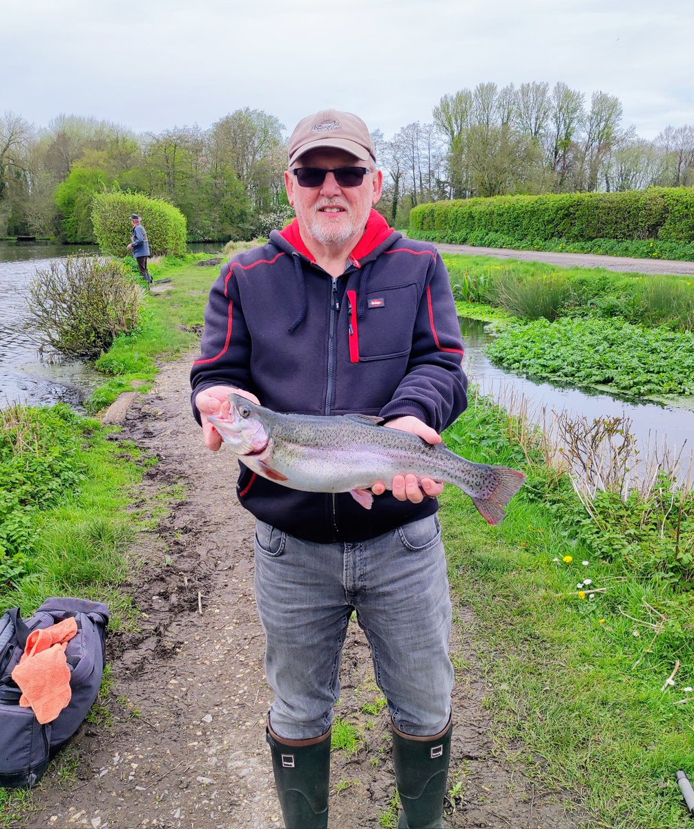 A guided day in the dry at last! #flyfishing #guidedfishing #flyfishinglessons #flyfishinglife #flycasting #trout #browntrout #rainbowtrout #grayling #onthefly #flyfishingnation #outsidedays #salmon #seatrout #dryfly #nymph #Snowbee #flyfishinglife #river #stream #lake