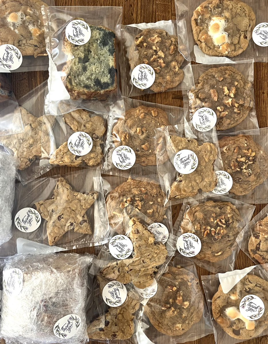 Celestialpapaya's tweet image. All the orders that were shipped out this morning 💓 I am so grateful for the support, thank you so much! Every order got free samples of different things ily