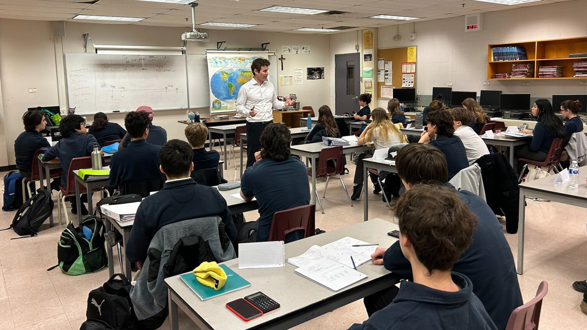 Had a fantastic visit with two grade 10 Canadian history classes at @MPSJ_TCDSB  in #EtobicokeCentre! It was great to speak with students who are interested in history and want to have an impact on our country. Visits like this make me more optimistic about our future. Thank you