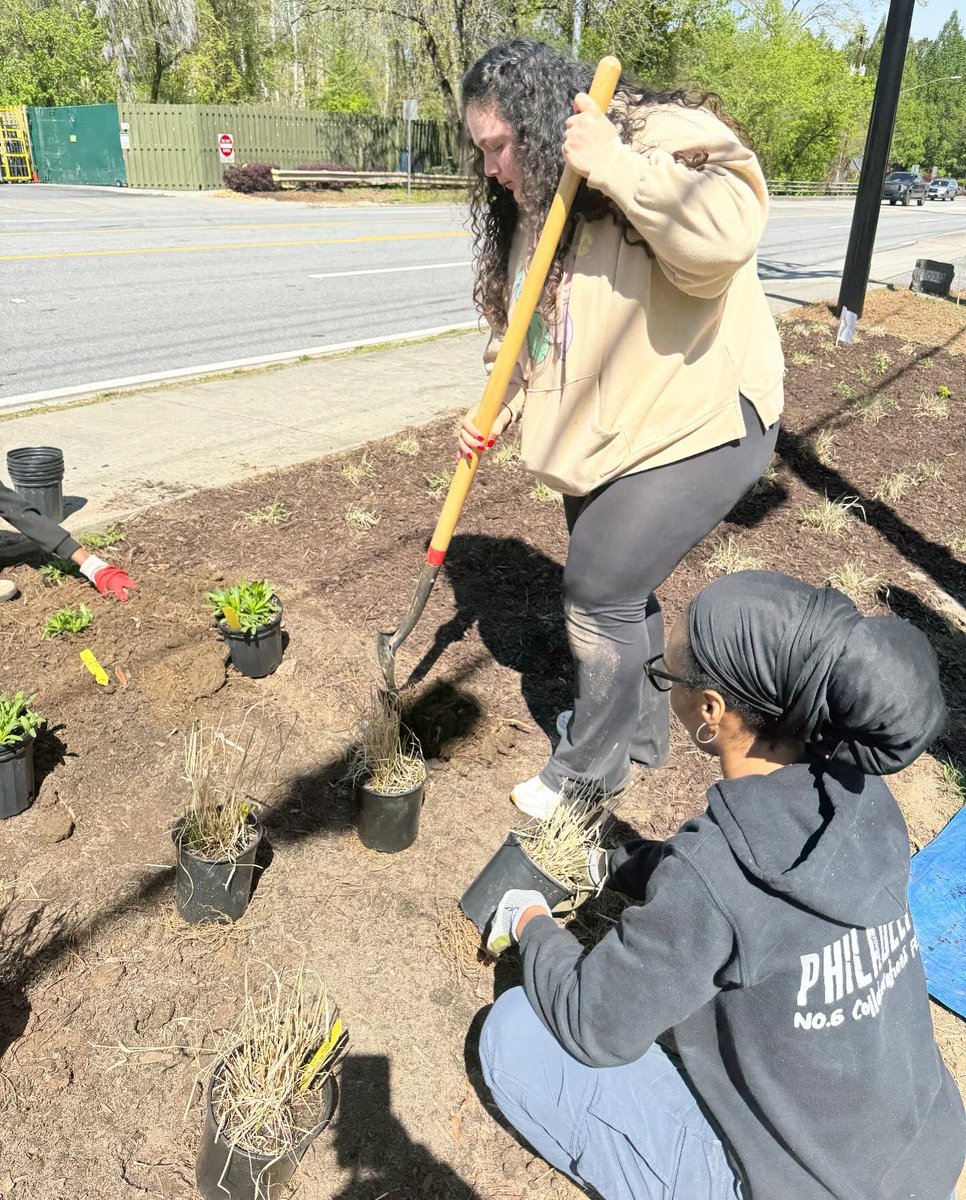 PearsonLawGroup's tweet photo. Over the weekend, My Brother’s Keeper of Atlanta, Inc. participated in a beautification project alongside the Blue Heron Nature Preserve to help support their mission: Creating a personal experience with nature through conservation, Education and the arts 🪴🌻 @bhnpatlanta https://t.co/r3S9QSx5i2