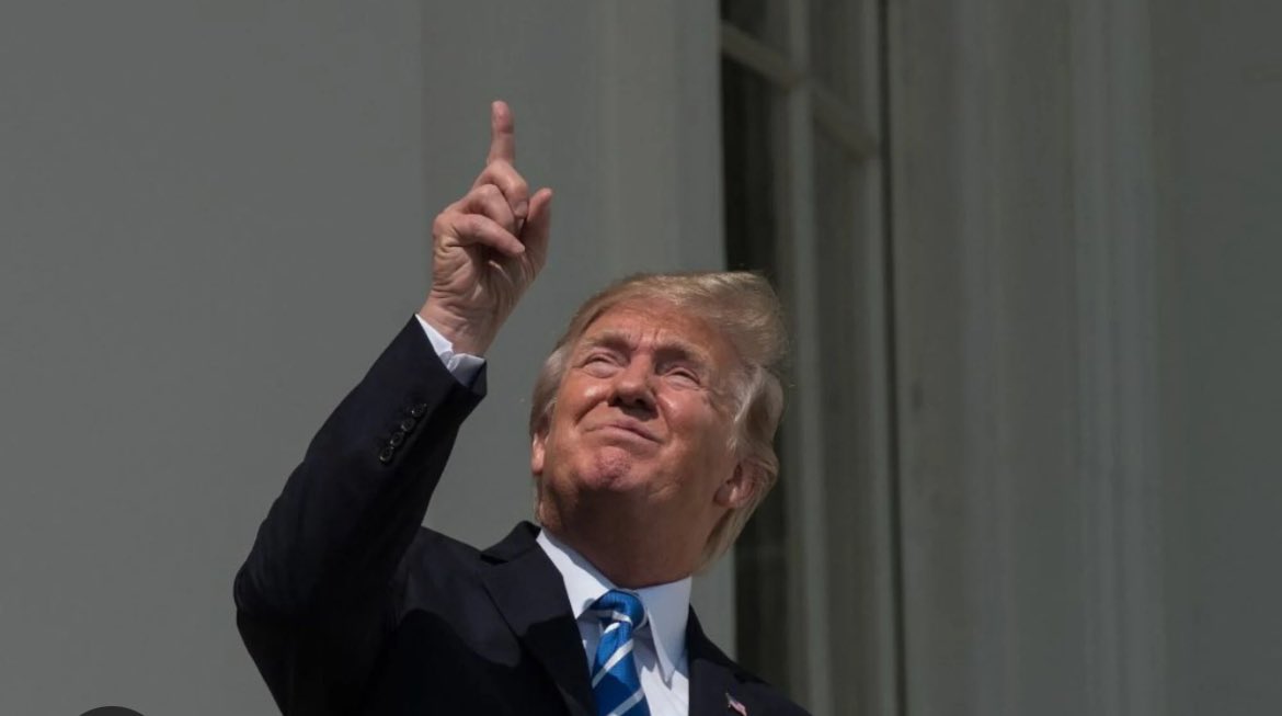 PeelsofWisdom's tweet image. You can look directly at the sun during eclipse ONLY if you have presidential immunity!