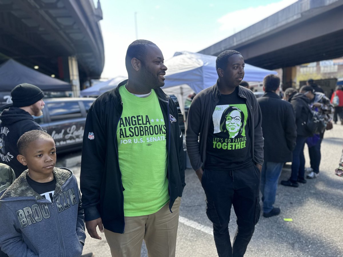 #TeamAlsobrooks had a fantastic time at the Baltimore Farmers Market, Maryland’s largest Farmers Market 🌽🍅. Way to kick off the season with Comptroller @BrookeELierman, Senator @corymccray, and Towson University fellow Shawn telling folks about our race.