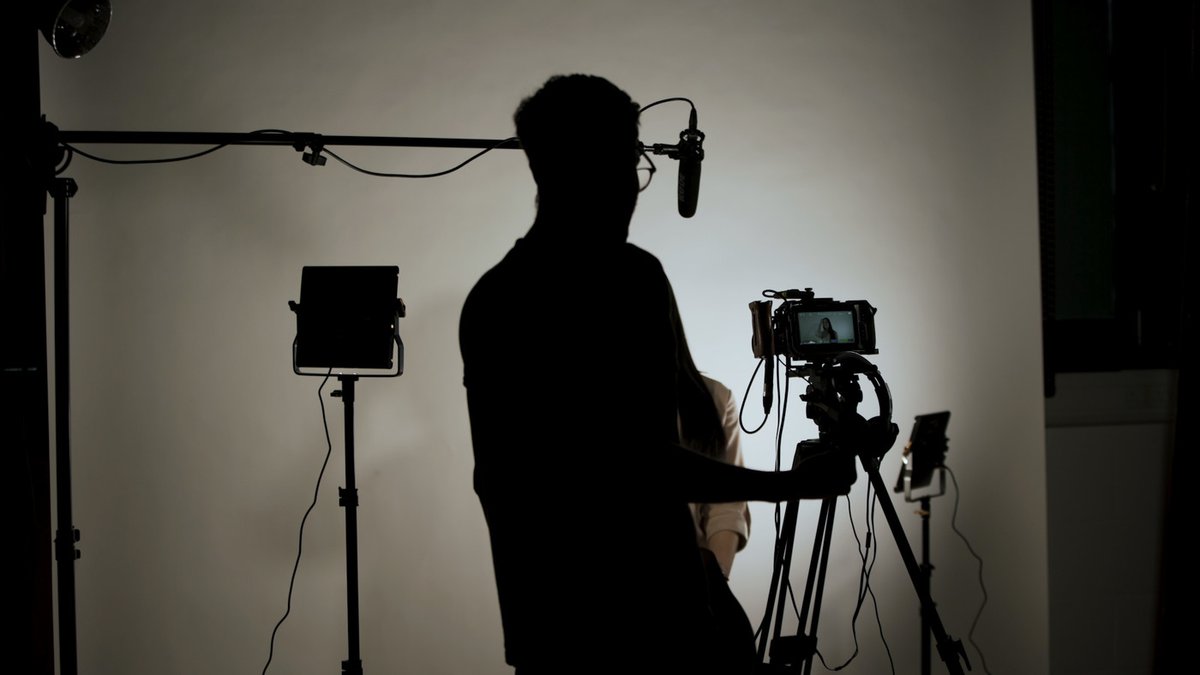 Our film team are hosting a series of online masterclasses with top TV and film professionals. See who is coming up over the next few weeks: bit.ly/43ANGvw #HelloSuffolk #UniOfSuffolk