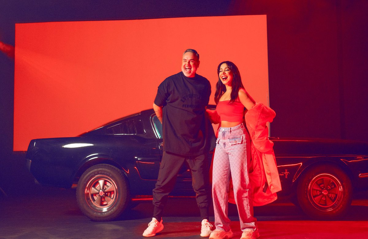 ¡Wow! Todavía es un sueño para mí esta colaboración <a href="/JuanMagan/">Juan Magán</a> ✨🕶️ Estoy muy emocionada porque con este single vamos a abrir una nueva etapa musical increíble que sé que les va a gustar 🍒🖤 ¡No se lo pueden perder!