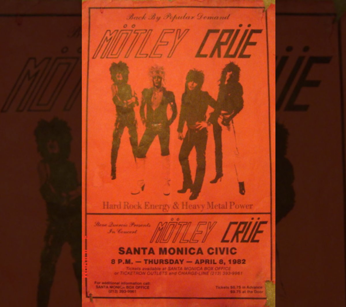 #onthisday April 8th in 1982 - Mötley Crüe plays a sold-out show at the Santa Monica Civic. During the set we set fire to various instruments, set off 32 red smoke bombs, and debuted a new song 'Knock 'Em Dead Kid' #TheDirt #motleycrue Relive the set list here -…