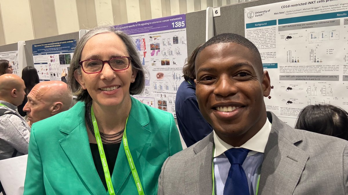 It was a real pleasure speaking with @NCIDirector about our ongoing prostate cancer immunology research at my Postdoc, Dr. Fan Shen's poster today @AACR! #AACR2024