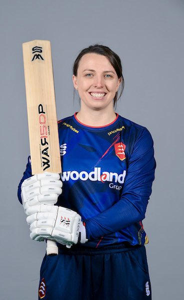 Ready for the season! Let’s go @EssexWomen @EssexCricket 🦅 Thanks for the support @Warsop_Cricket