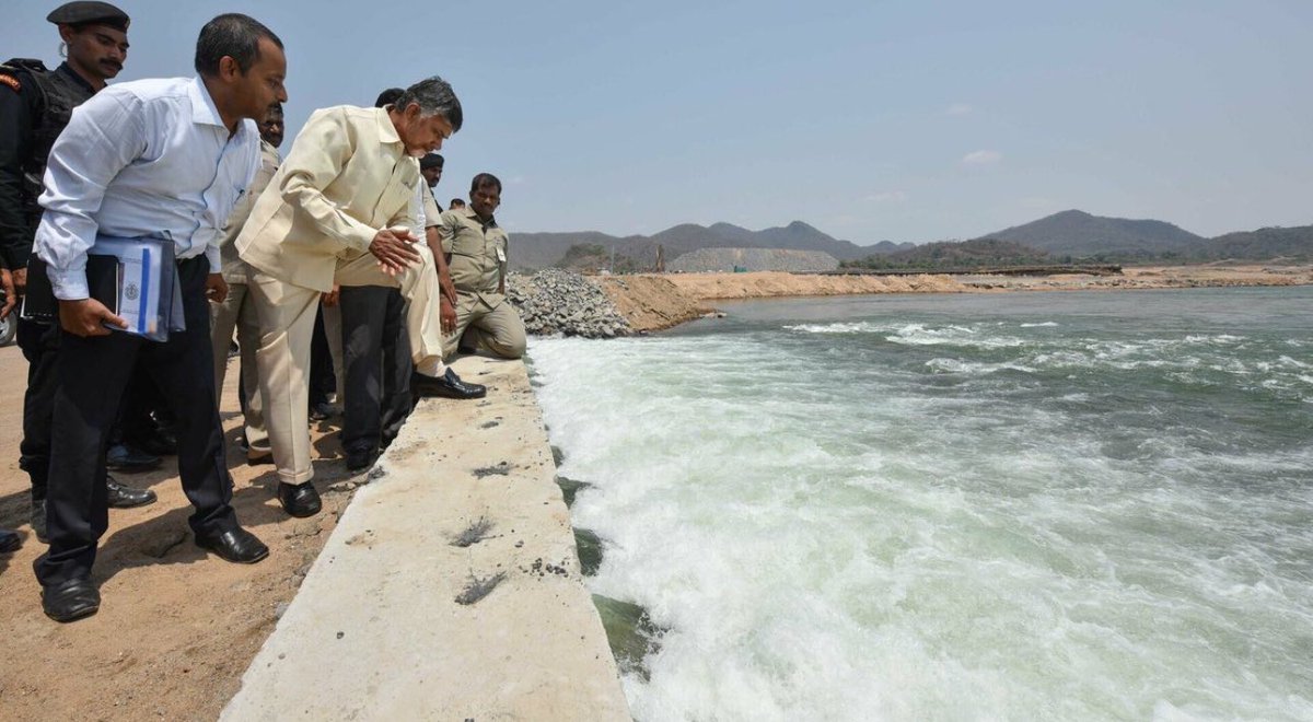 VgowthamS's tweet image. How Chandrababu Naidu did the UNTHINKABLE - An inspiring,a first of it’s kind initiative to link two major rivers - PATTISEEMA LIFT IRRIGATION PROJECT - THE FASTEST BUILT MEGA-IRRIGATION PROJECT IN THE COUNTRY - INDIA’S FIRST RIVER LINKING PROJECT WHICH SOLVED THE IRRIGATION…