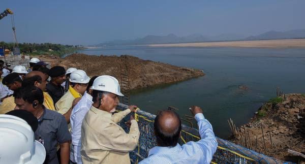 VgowthamS's tweet image. How Chandrababu Naidu did the UNTHINKABLE - An inspiring,a first of it’s kind initiative to link two major rivers - PATTISEEMA LIFT IRRIGATION PROJECT - THE FASTEST BUILT MEGA-IRRIGATION PROJECT IN THE COUNTRY - INDIA’S FIRST RIVER LINKING PROJECT WHICH SOLVED THE IRRIGATION…