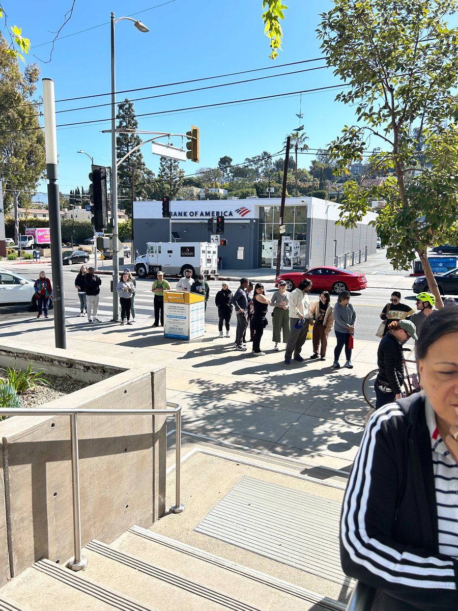 krissy clark (@kristianiaclark) on Twitter photo Big line at the library for eclipse glasses.(Libraries are the best! — thank you
<a href="/LAPublicLibrary/">L.A. Public Library</a>) Big line at the library for eclipse glasses.(Libraries are the best! — thank you
<a href="/LAPublicLibrary/">L.A. Public Library</a>)