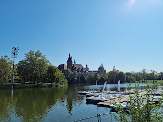 When in Budapest...see Vajdahunyad Castle.
#Budapest #Hungary #SpiceOfEurope #Buda #Travel #Travelling #TravelBlog #TravelBlogger

romandespatches.blogspot.com/2024/03/when-i…