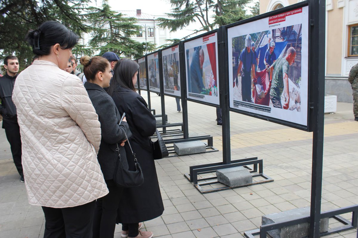 ❓How did a peaceful protest in #Kiev transform into a coup d'état, and who reaped the benefits from it? Could the conflict in Donbass have been averted? At the evening event, '10 Years of Continuing Tragedy' in Tskhinvali, attendees received insights into these questions…