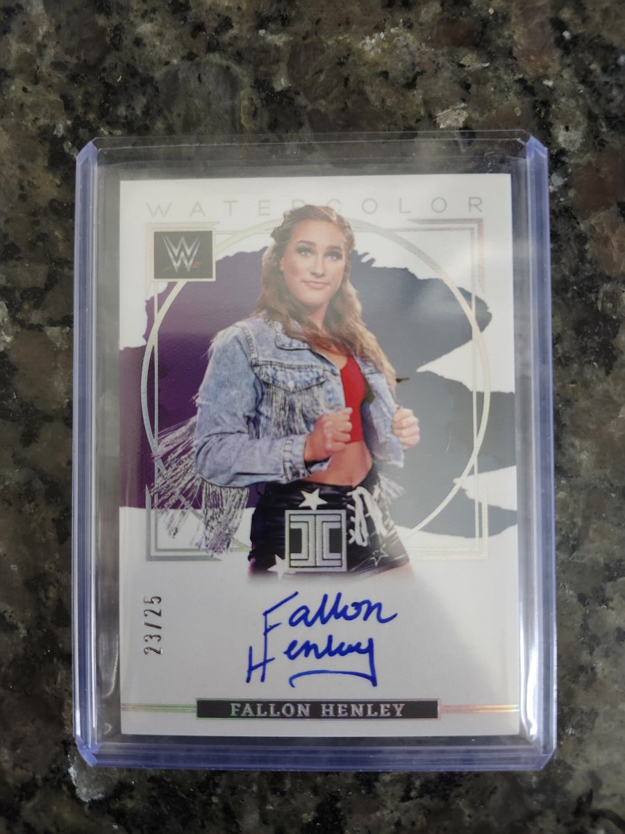 bake_05's tweet photo. Pulled this nice @FallonHenleyWWE /25 from impeccable. Been chasing an auto of hee for a while now. https://t.co/Plgl5zg0Qj