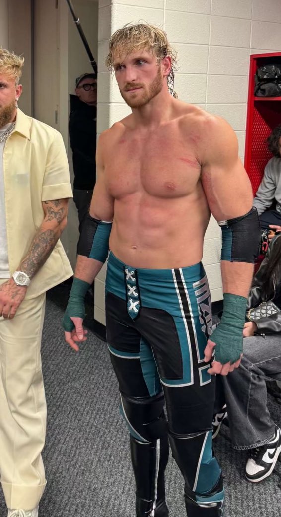 Thirst for Logan Paul 🤤 tweet media